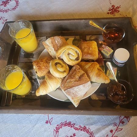 Le Nid Des Cerfs Bed & Breakfast Essert-Romand Dış mekan fotoğraf