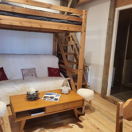 Le Nid Des Cerfs Bed & Breakfast Essert-Romand Dış mekan fotoğraf
