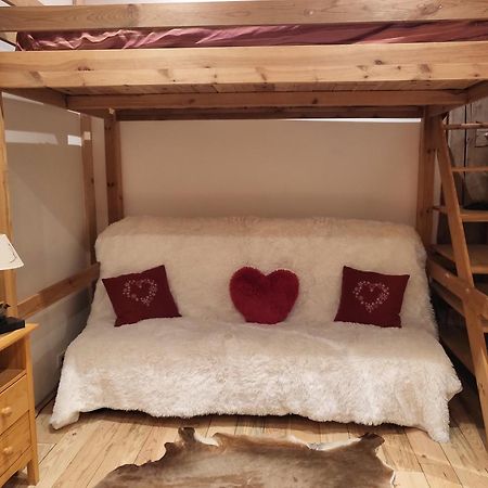 Le Nid Des Cerfs Bed & Breakfast Essert-Romand Dış mekan fotoğraf