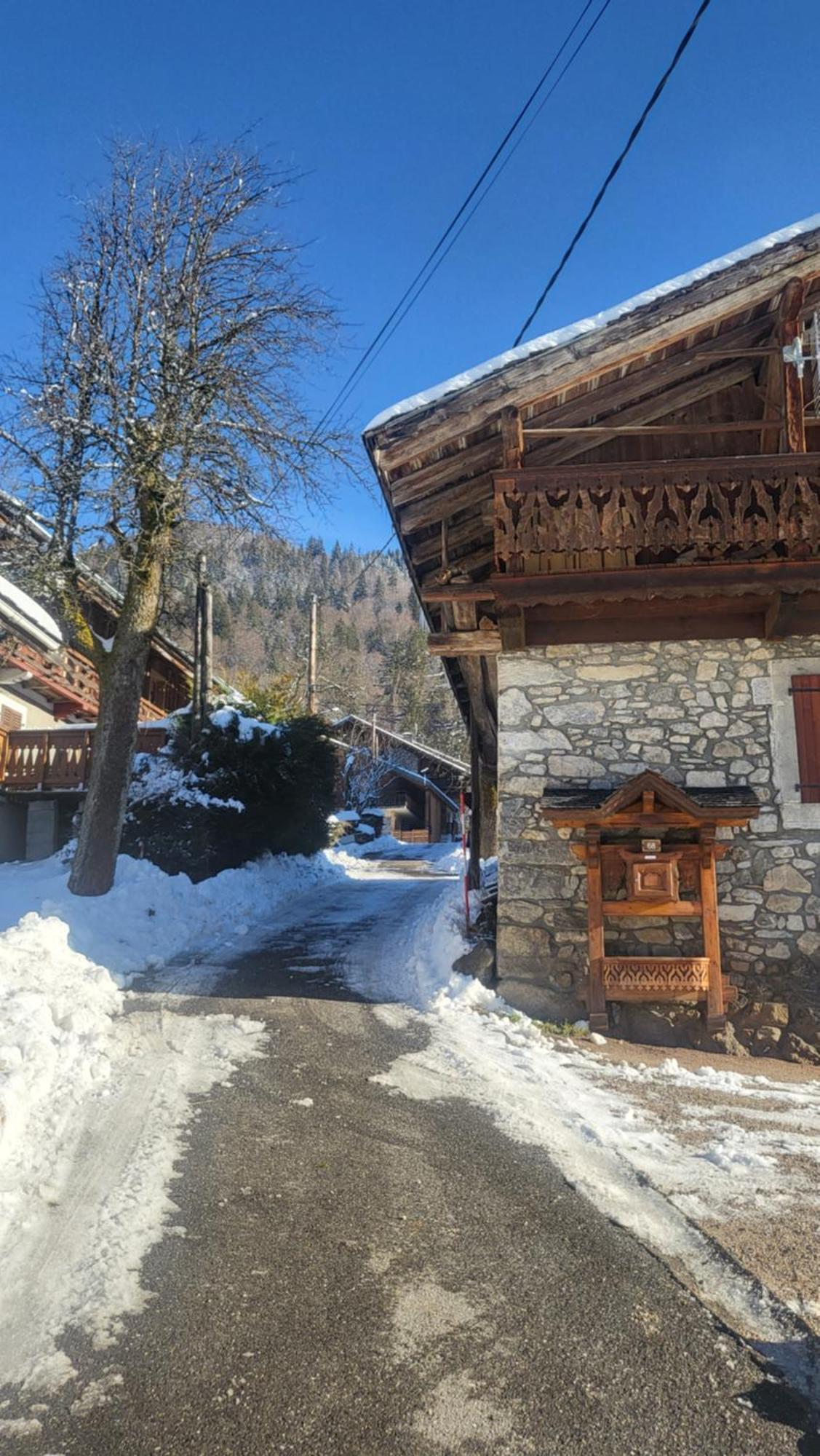 Le Nid Des Cerfs Bed & Breakfast Essert-Romand Dış mekan fotoğraf