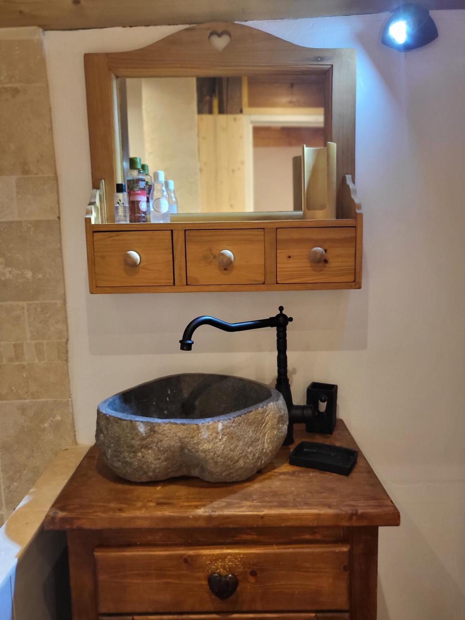 Le Nid Des Cerfs Bed & Breakfast Essert-Romand Dış mekan fotoğraf