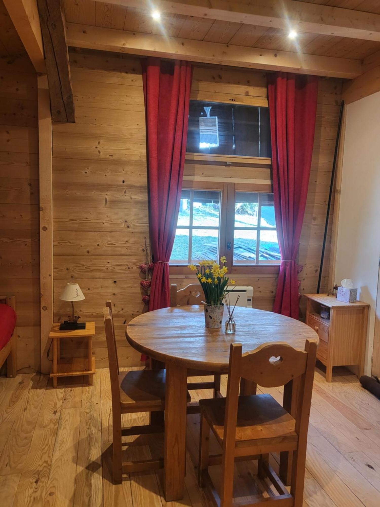 Le Nid Des Cerfs Bed & Breakfast Essert-Romand Dış mekan fotoğraf